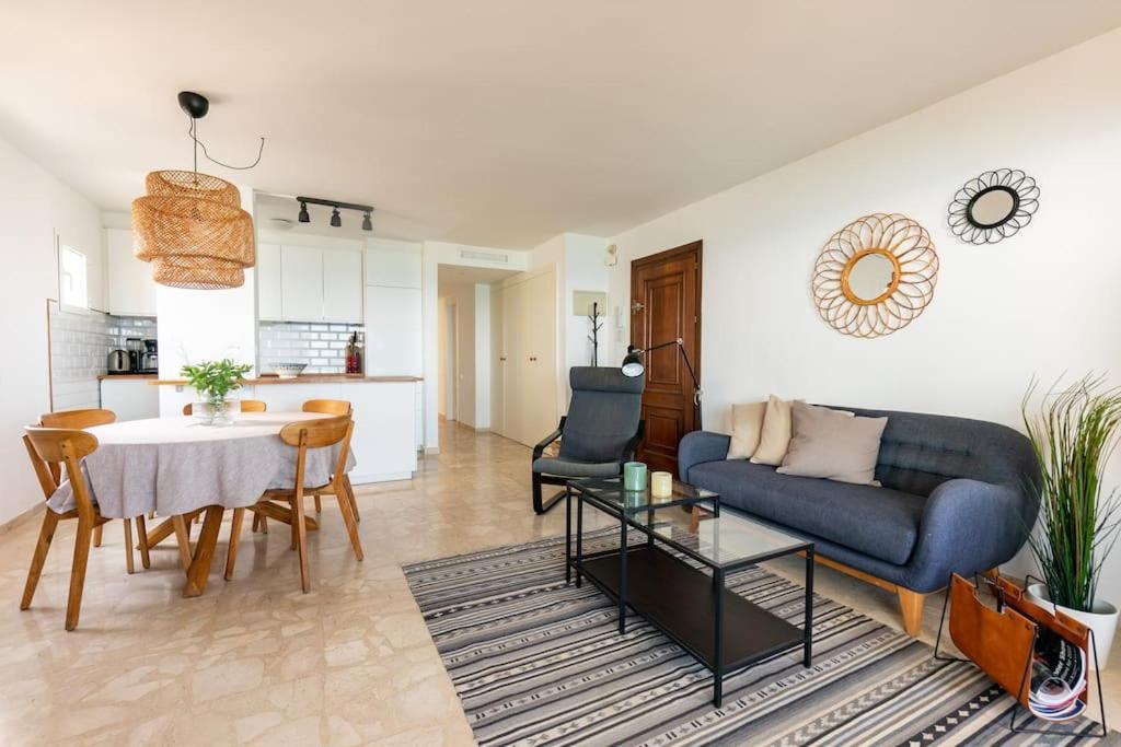 Apartment Larycorte, Beautiful 3bdr Beachfront